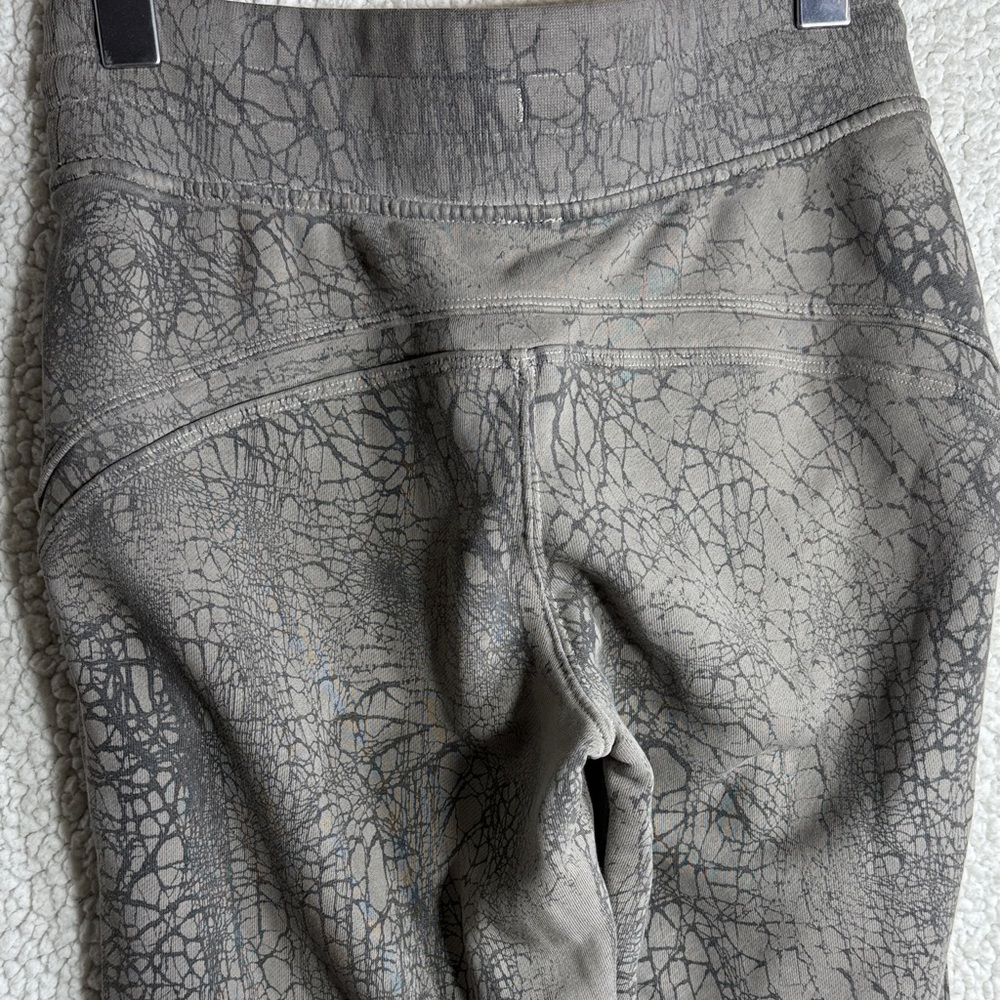 Lululemon Warm Down Jogger Thread Dye Rover Brown Black Size 4 - Picture 9 of 11